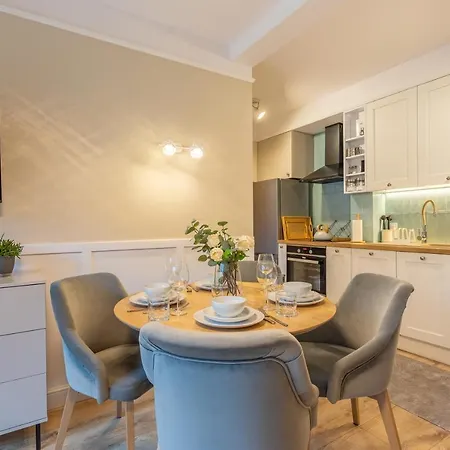 Pod Reglami 12 Invest 斯克拉斯卡波伦巴