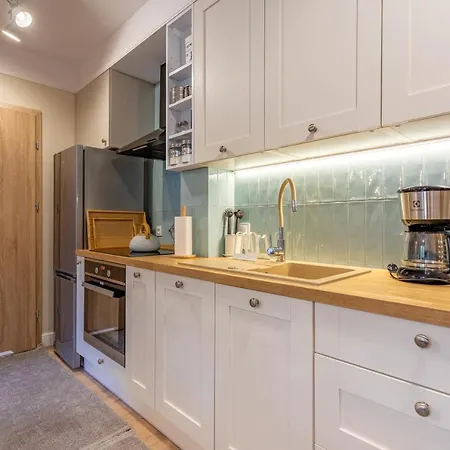 Pod Reglami 12 Invest * 斯克拉斯卡波伦巴