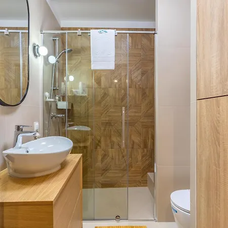 Pod Reglami 12 Invest 斯克拉斯卡波伦巴